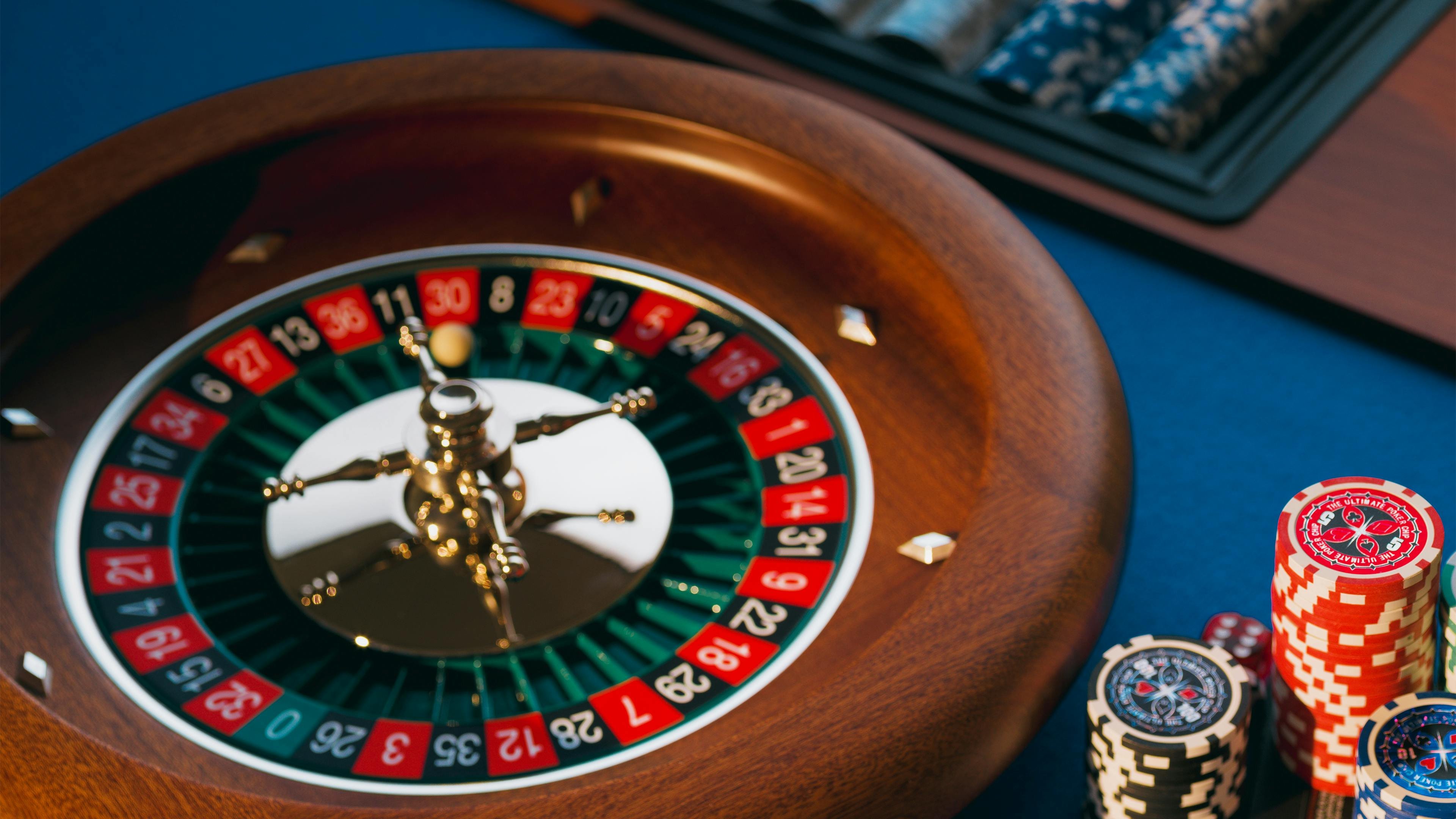 jnt6d live-dealer studio with multi-camera broadcast of blackjack and roulette tables